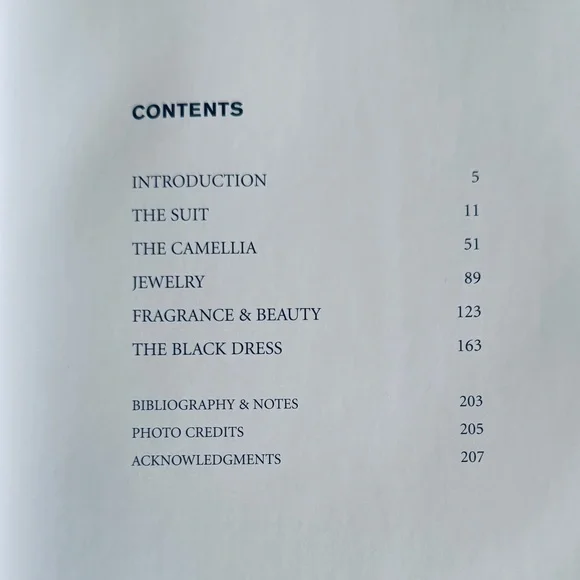 CHANEL Collections and Creations Book + Beauty Holiday 2025 Comet Charm and Bags - Picture 6 of 6